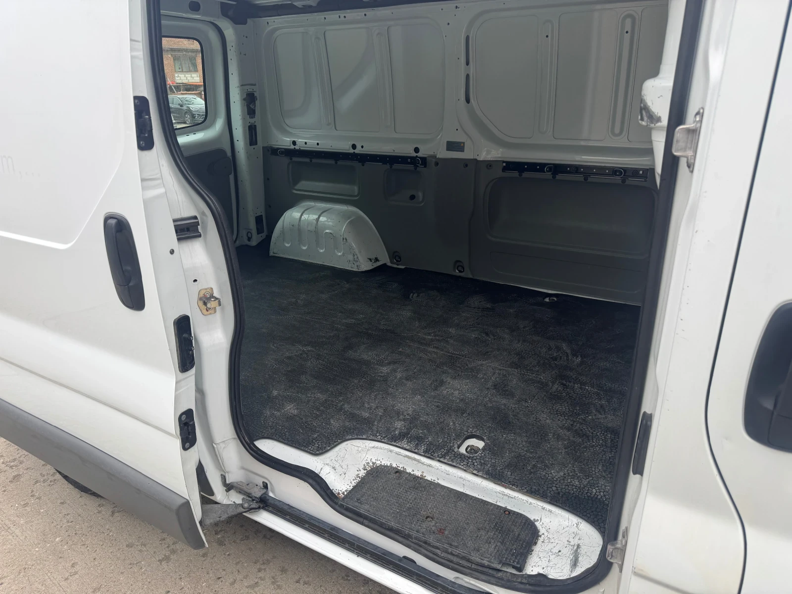 Opel Vivaro Opel Vivaro 2.0 114hp, снимка 3 - Бусове и автобуси - 54363244