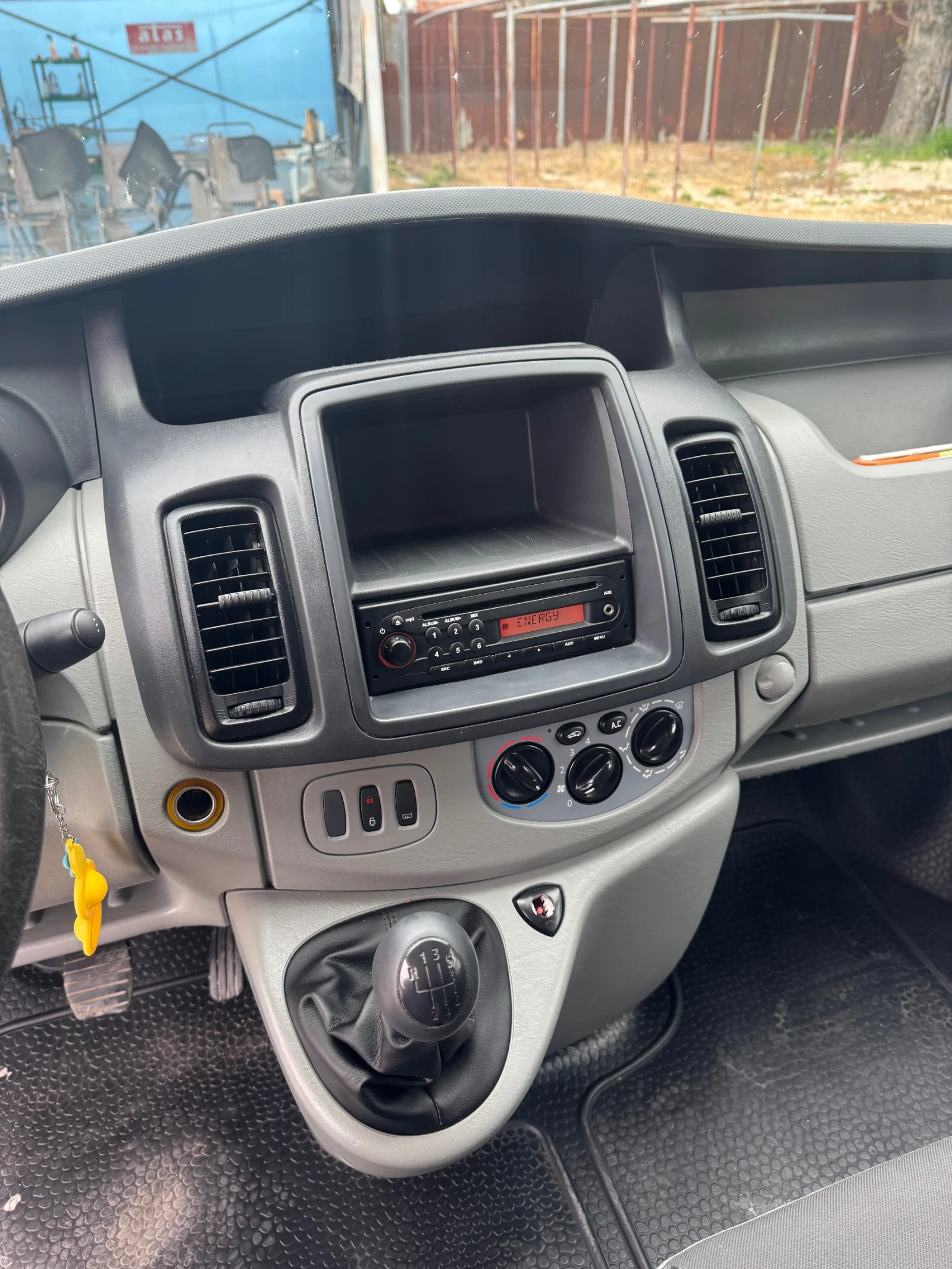 Opel Vivaro Opel Vivaro 2.0 114hp, снимка 15 - Бусове и автобуси - 54363244