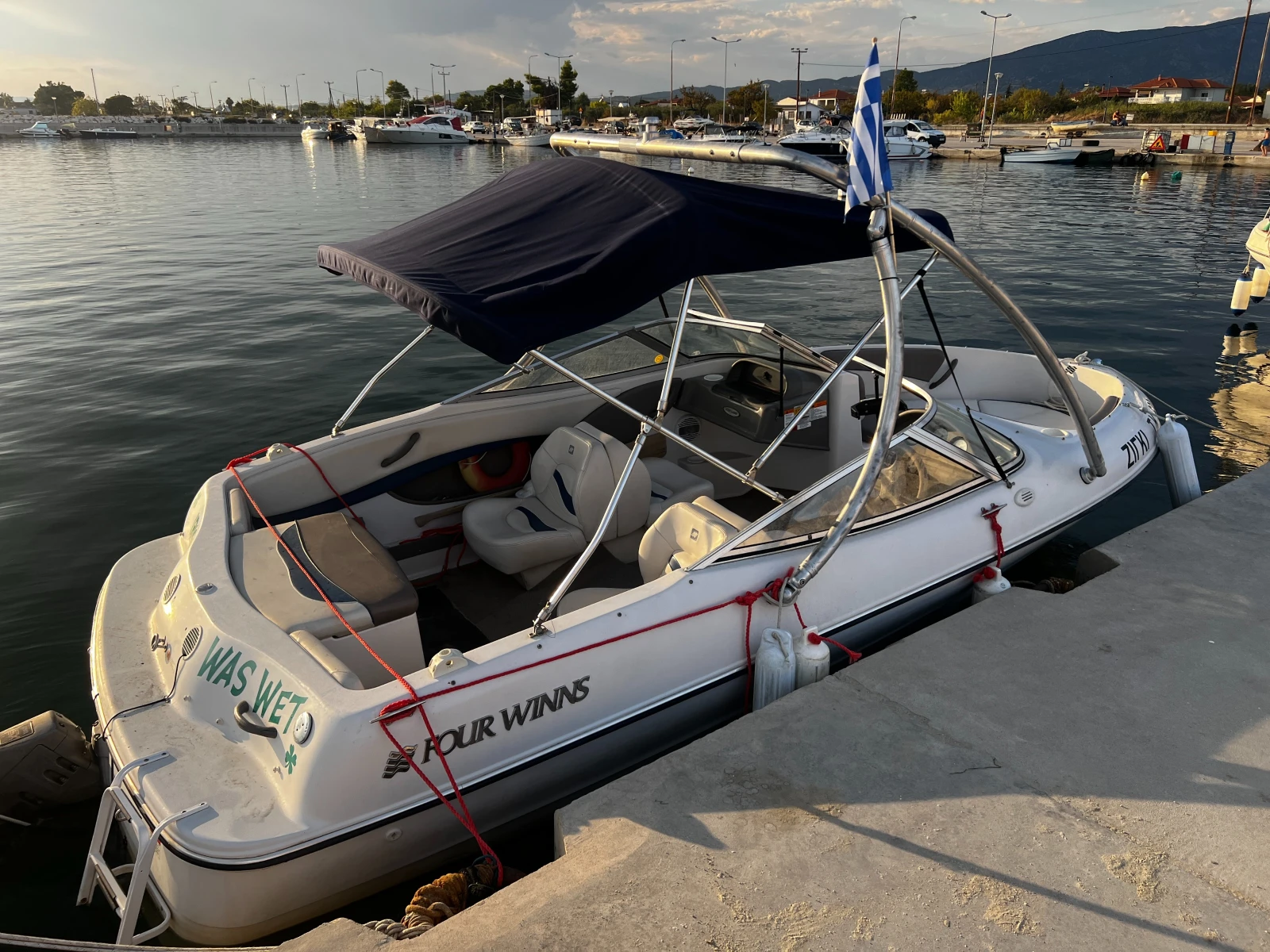 Моторна яхта Four Winns Horizon 180, снимка 3 - Воден транспорт - 55770177