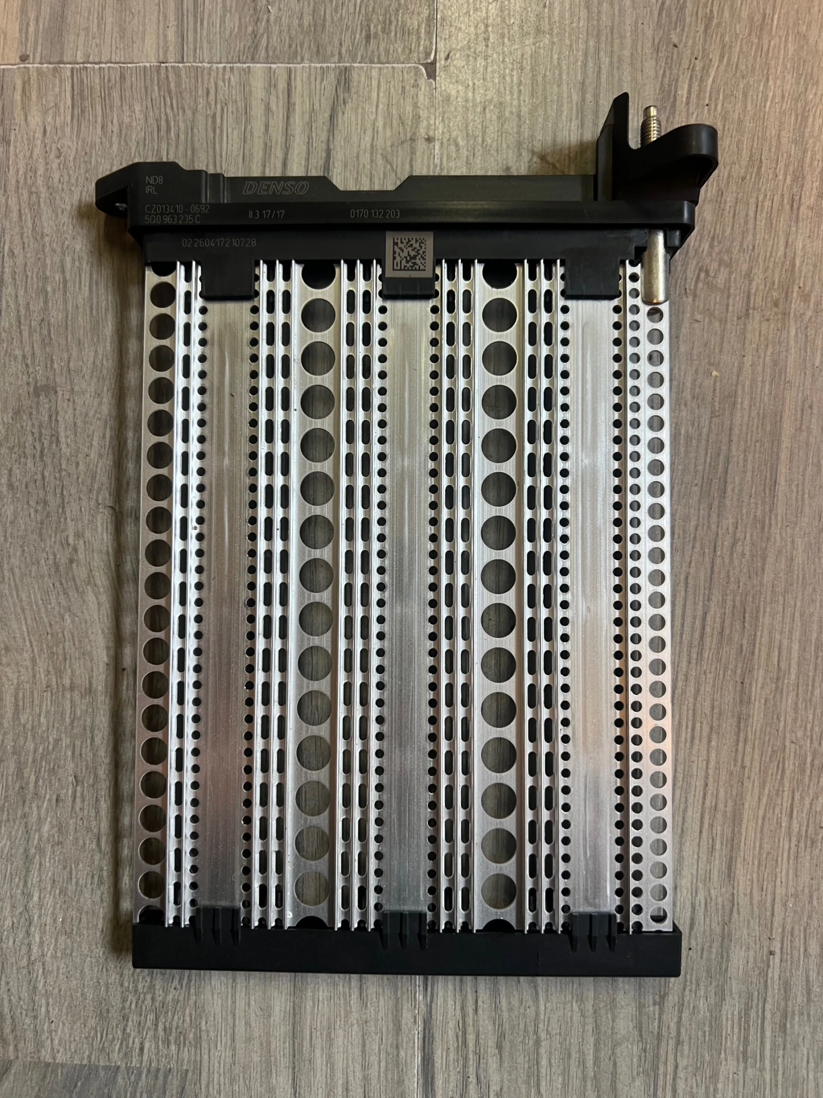 5Q09632335C .  SKODA SUPERB  5Q0 963 235 C CZ013410-0692  | Mobile.bg   2