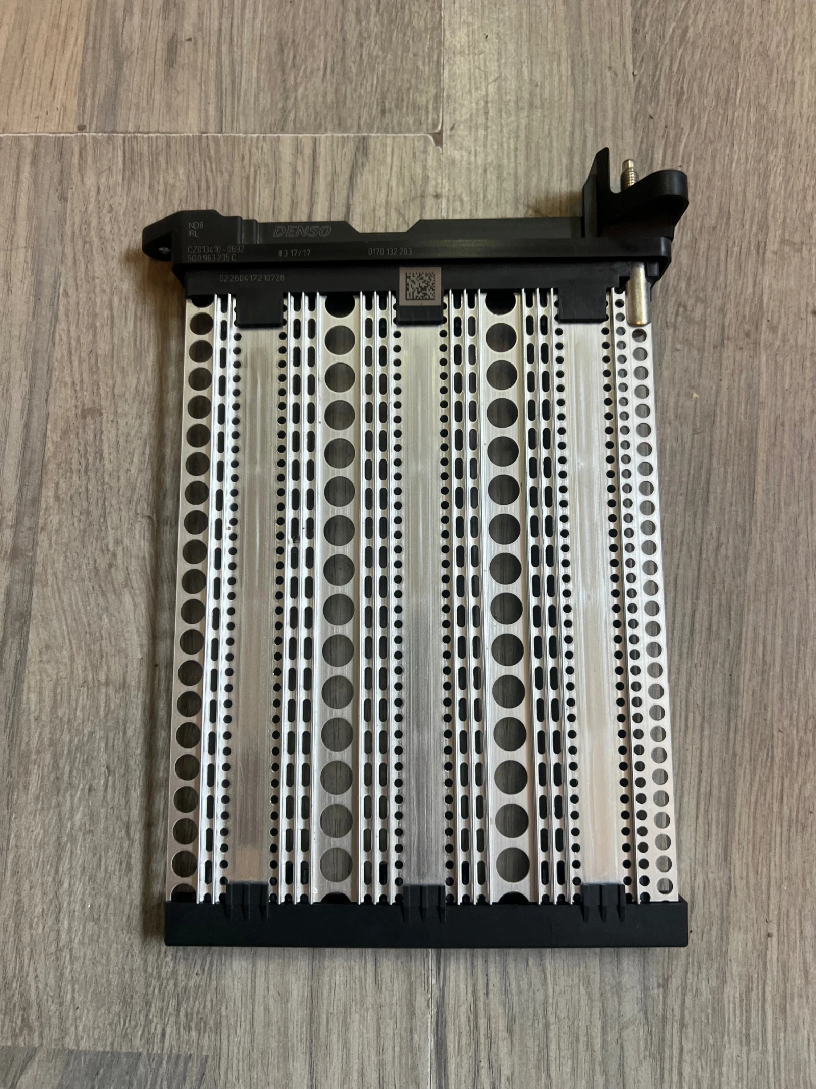 5Q09632335C .  SKODA SUPERB  5Q0 963 235 C CZ013410-0692  | Mobile.bg   4