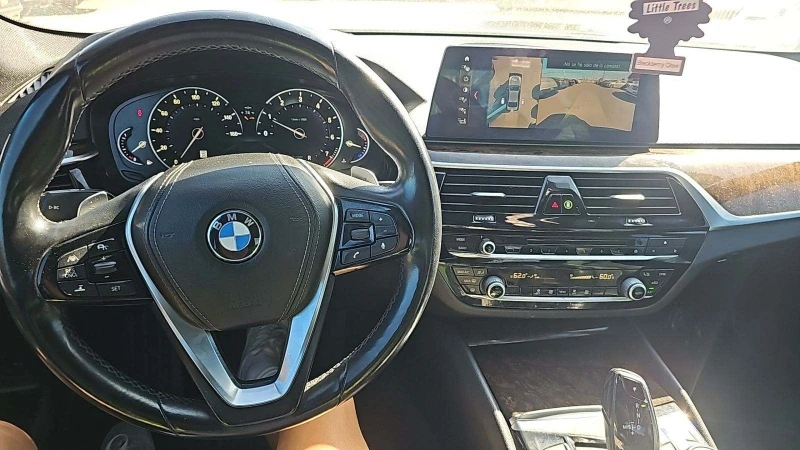 BMW 530 Distronic* Жест.контрол* Хедъп* Камери* М.точка* , снимка 6 - Автомобили и джипове - 47584330