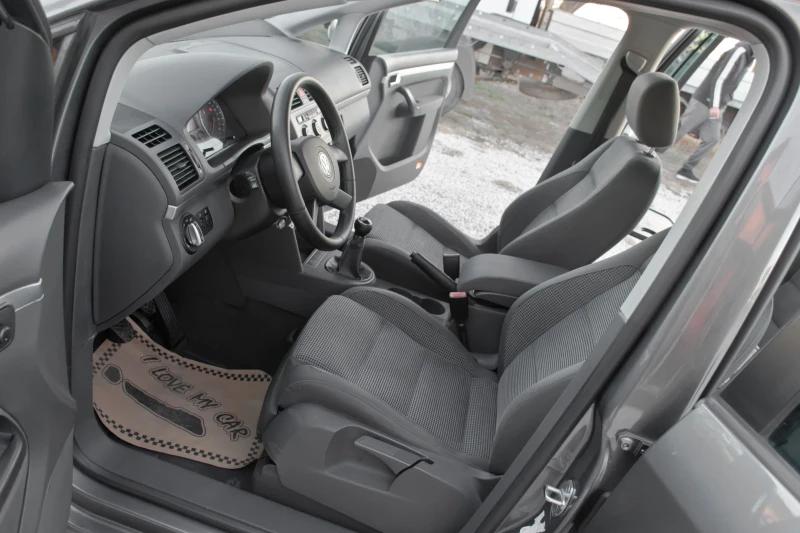 VW Touran 1.9 ТDI , снимка 13 - Автомобили и джипове - 48129662