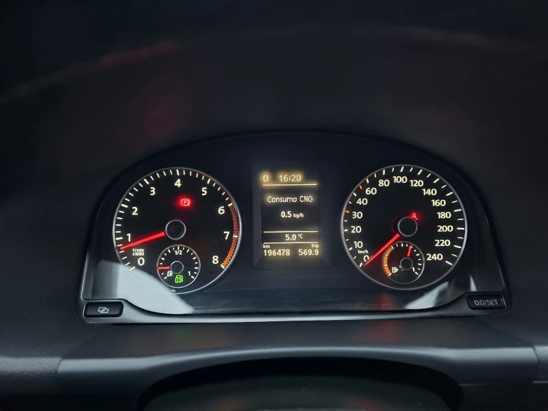 VW Touran 1.4TSI 150к.с , снимка 17 - Автомобили и джипове - 52090284