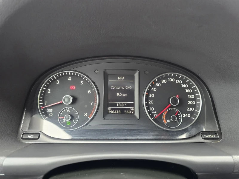 VW Touran 1.4TSI 150к.с , снимка 17 - Автомобили и джипове - 52090284