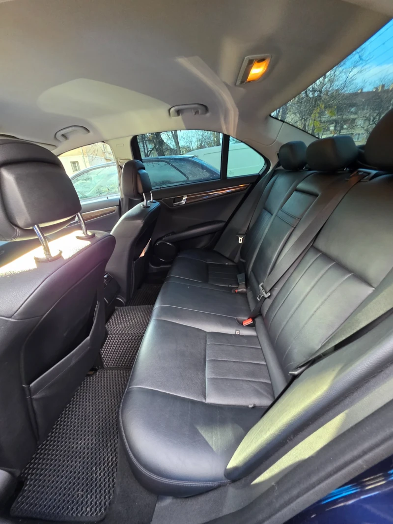 Mercedes-Benz C 220, снимка 4 - Автомобили и джипове - 52529818