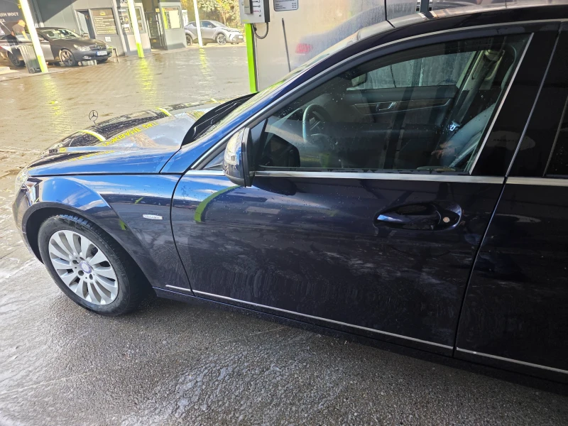 Mercedes-Benz C 220, снимка 12 - Автомобили и джипове - 52529818