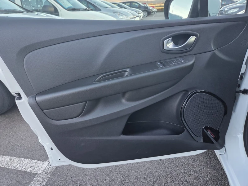 Renault Clio 1.5 dci EURO 6, снимка 11 - Автомобили и джипове - 52713988
