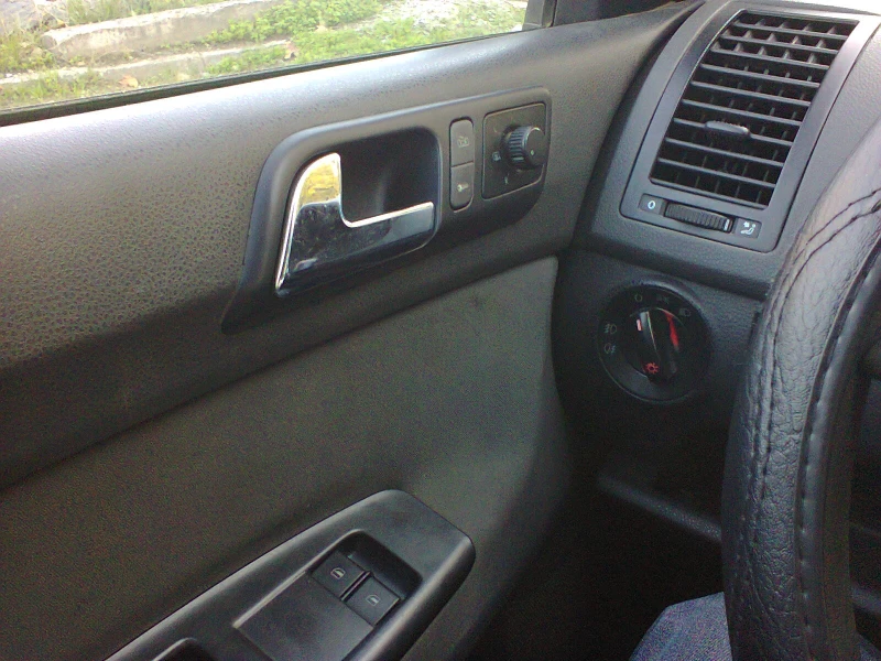 VW Polo 1.4 i -75 коня -бензин * КЛИМАТИК* , снимка 16 - Автомобили и джипове - 52897540