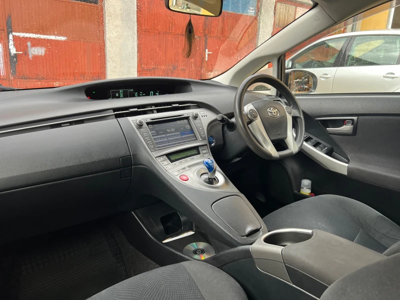 Toyota Prius 1.8 Dual VVT-i, снимка 15 - Автомобили и джипове - 53078130