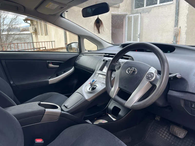 Toyota Prius 1.8 Dual VVT-i, снимка 16 - Автомобили и джипове - 53078130