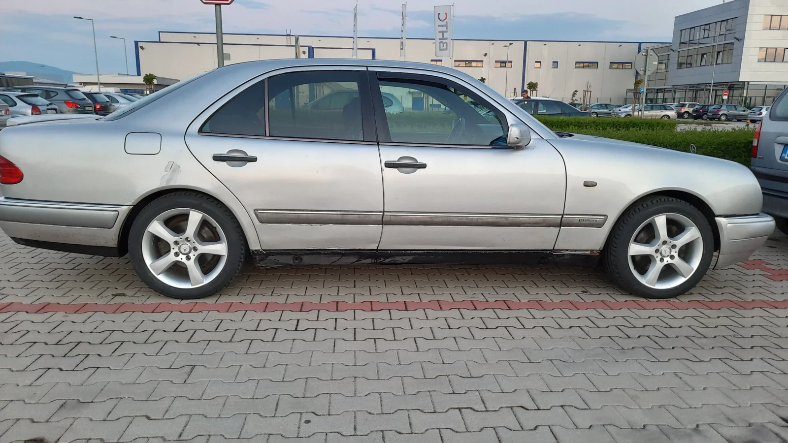 Mercedes-Benz E 200 | Mobile.bg   11