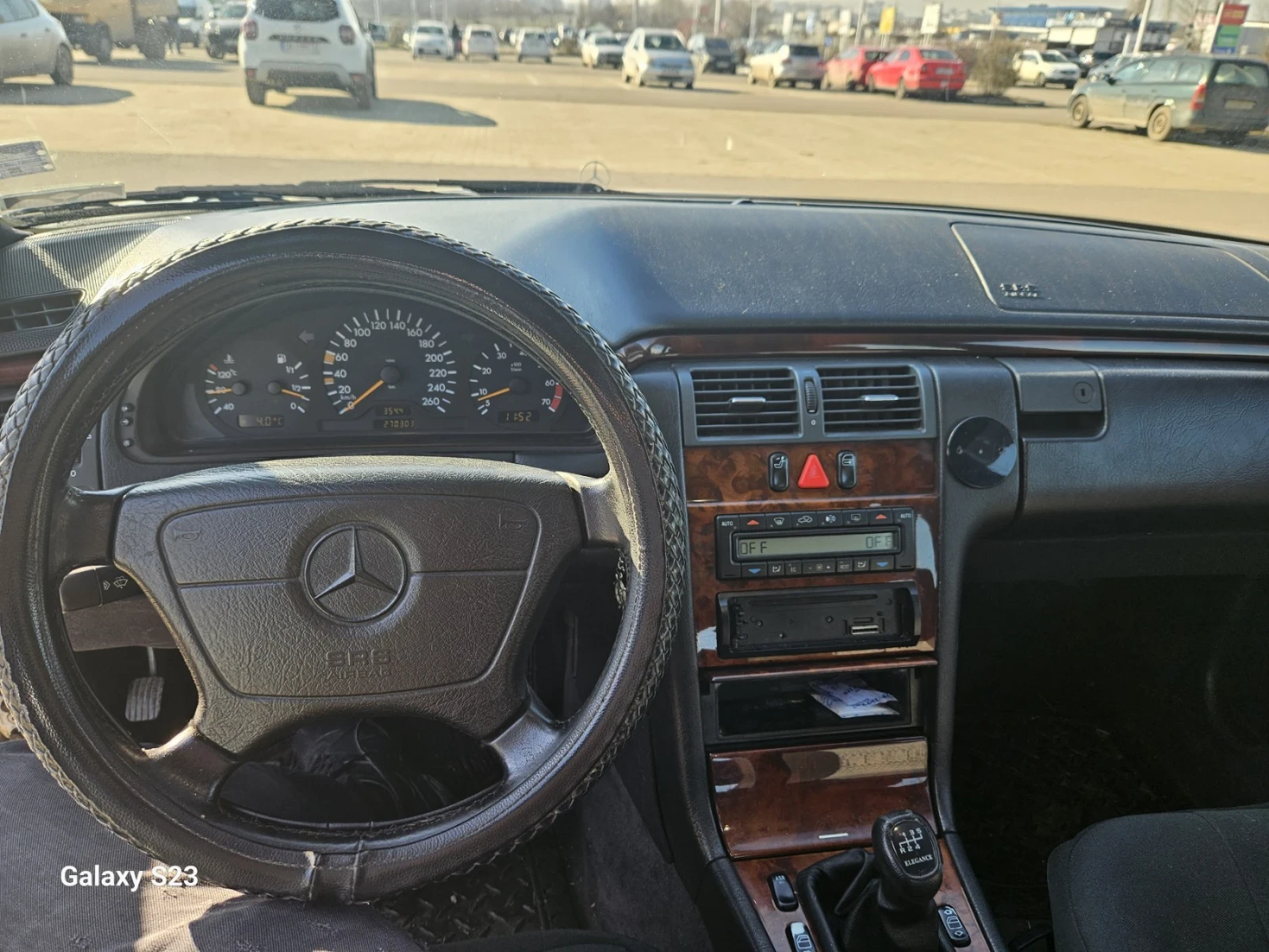 Mercedes-Benz E 200  - изображение 9