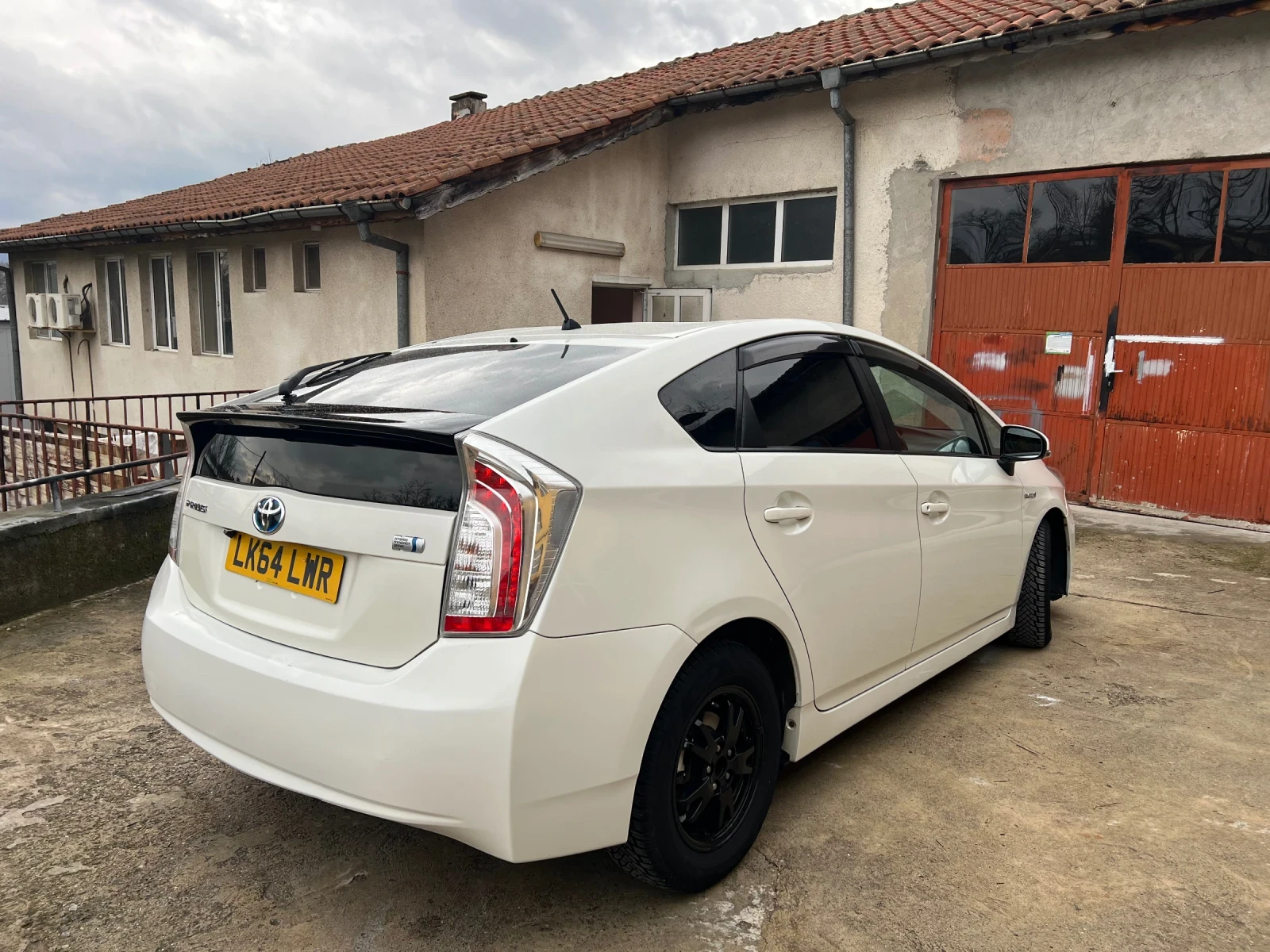 Toyota Prius 1.8 Dual VVT-i - изображение 6