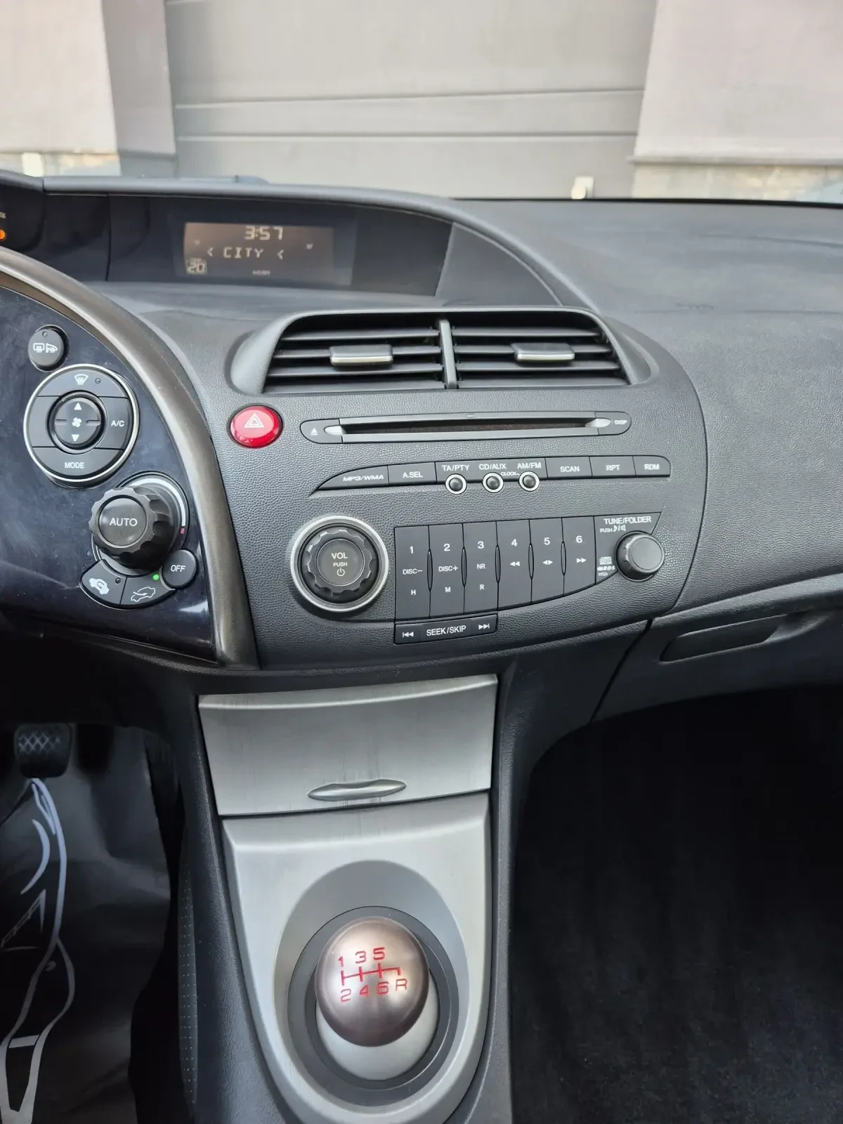 Honda Civic 1.8, снимка 12 - Автомобили и джипове - 53758042