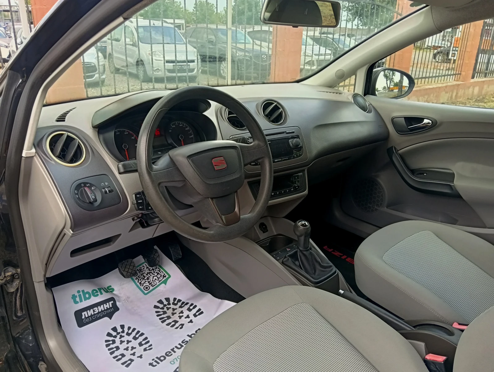 Seat Ibiza 1.2i, снимка 7 - Автомобили и джипове - 55207895