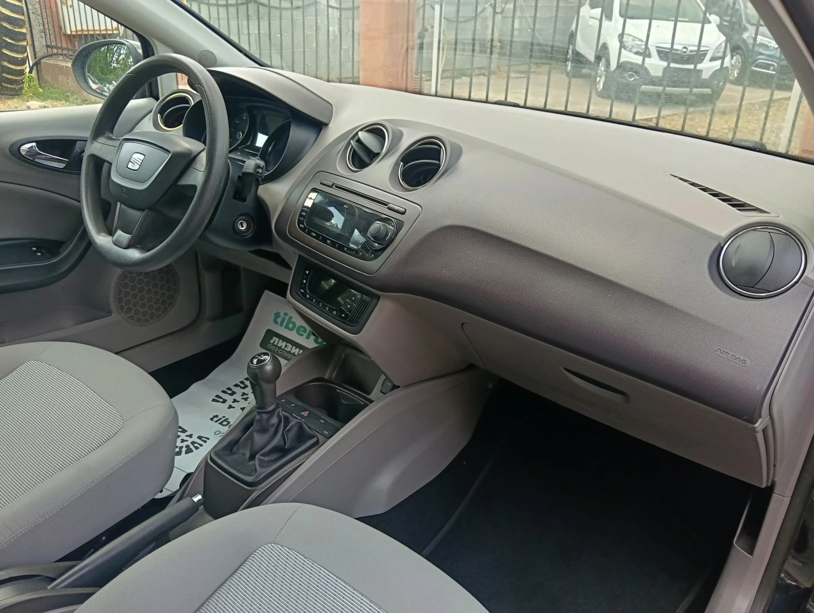 Seat Ibiza 1.2i, снимка 10 - Автомобили и джипове - 55207895