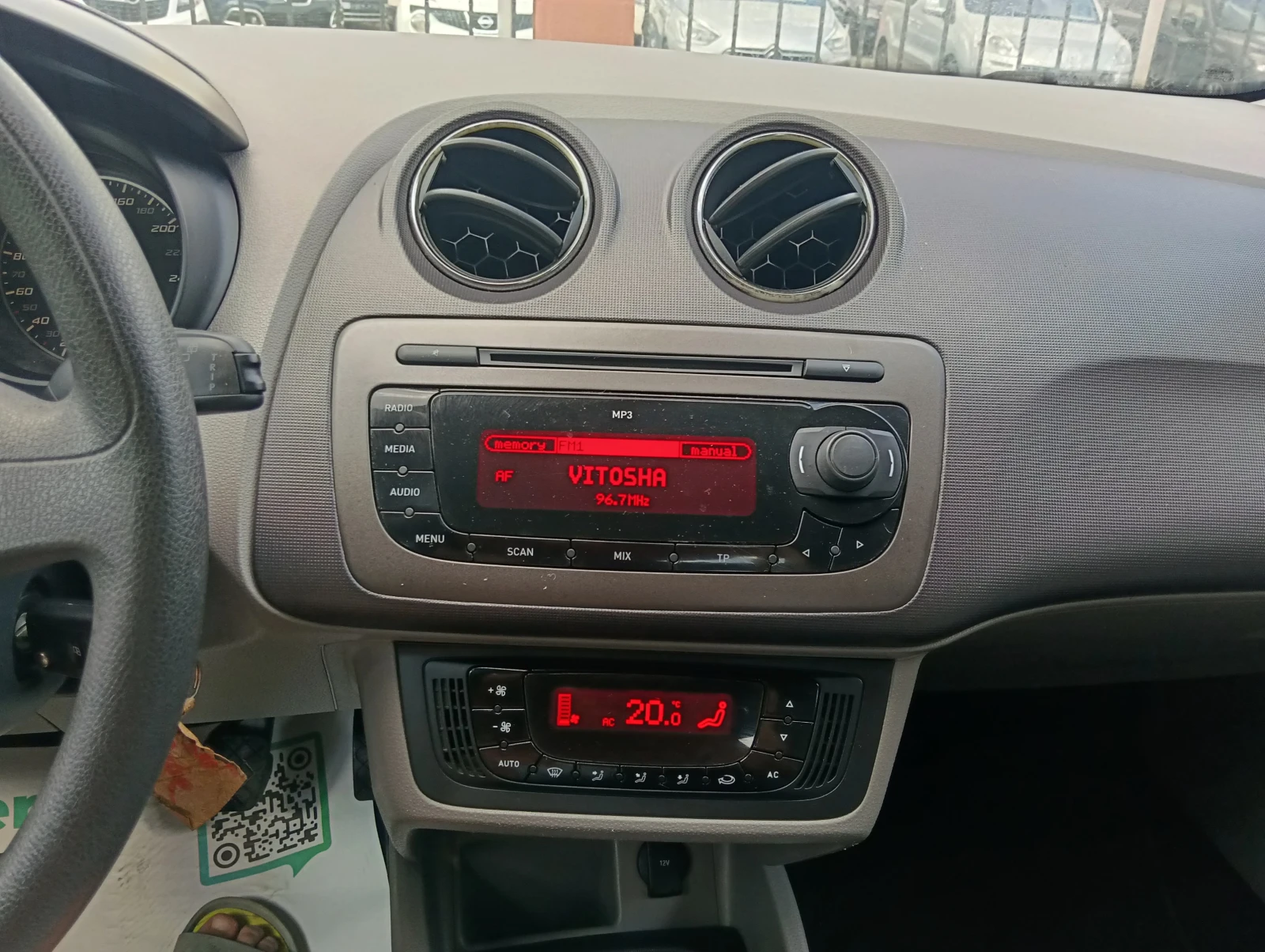 Seat Ibiza 1.2i, снимка 11 - Автомобили и джипове - 55207895