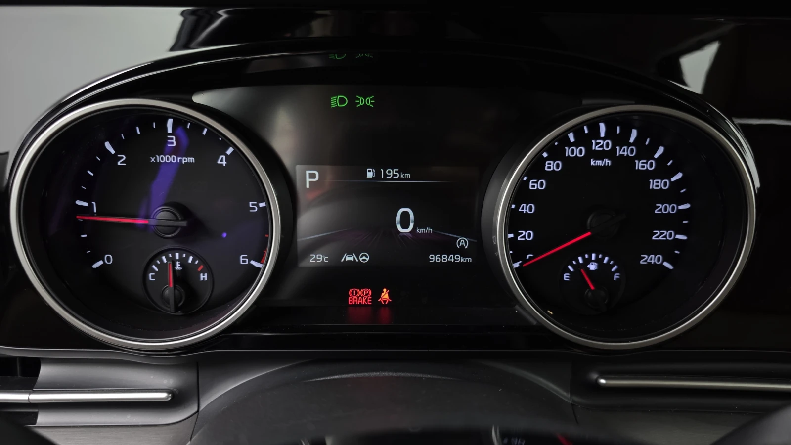 Kia Carnival BLIND SPOT* ПОДГРЕВ ВОЛАН* КРАЙНА ЦЕНА, снимка 8 - Автомобили и джипове - 55463027