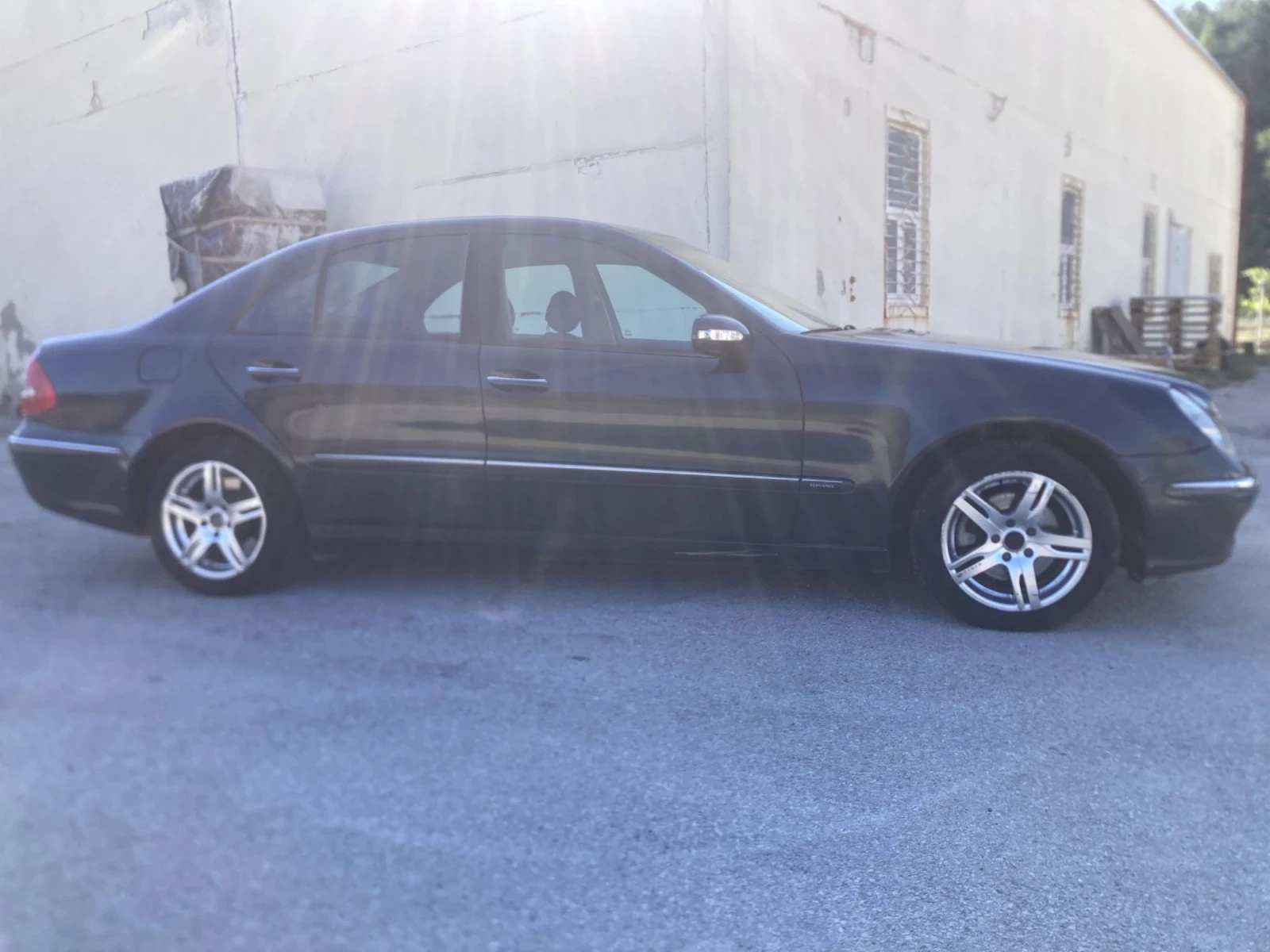 Mercedes-Benz E 220, снимка 4 - Автомобили и джипове - 55583905