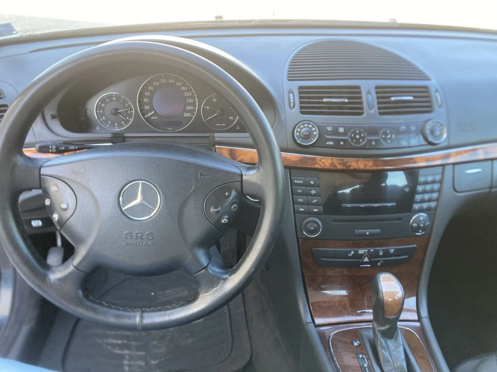 Mercedes-Benz E 220, снимка 7 - Автомобили и джипове - 55583905