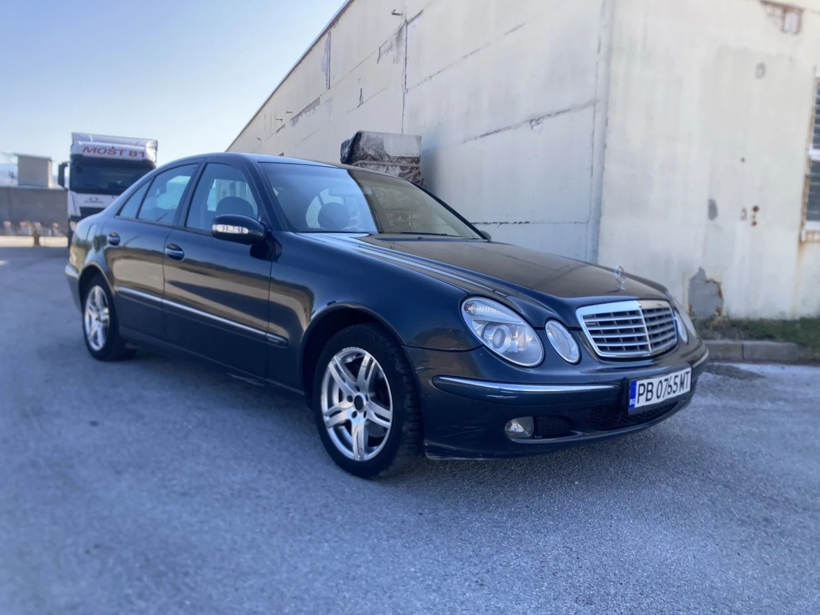 Mercedes-Benz E 220, снимка 2 - Автомобили и джипове - 55583905