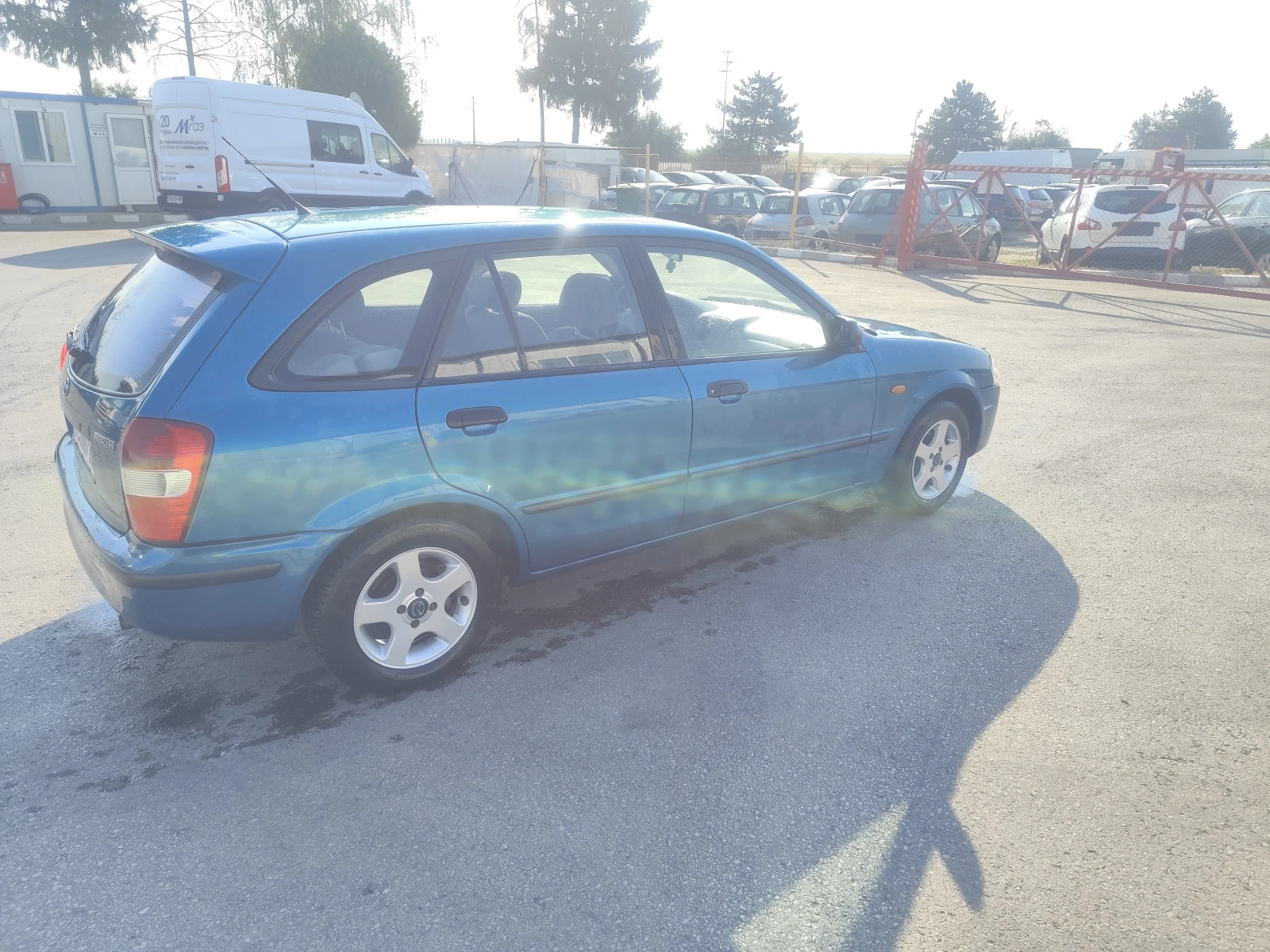 Mazda 323, снимка 5 - Автомобили и джипове - 55562416