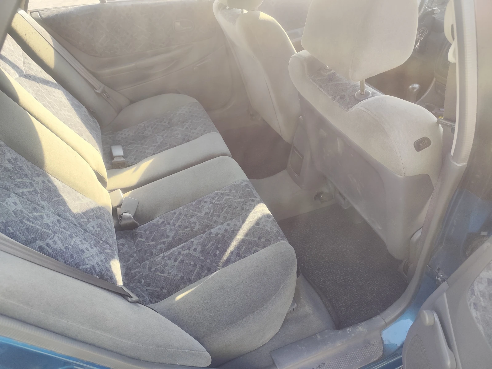 Mazda 323, снимка 7 - Автомобили и джипове - 55562416