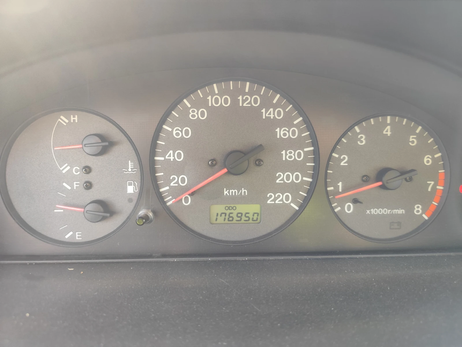 Mazda 323, снимка 11 - Автомобили и джипове - 55562416