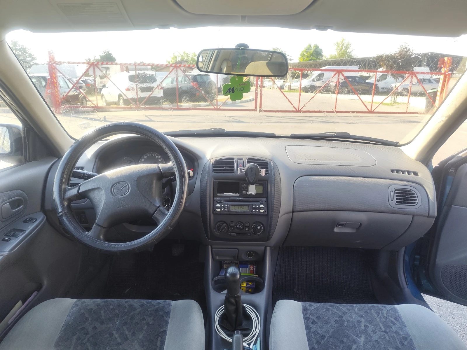 Mazda 323, снимка 8 - Автомобили и джипове - 55562416