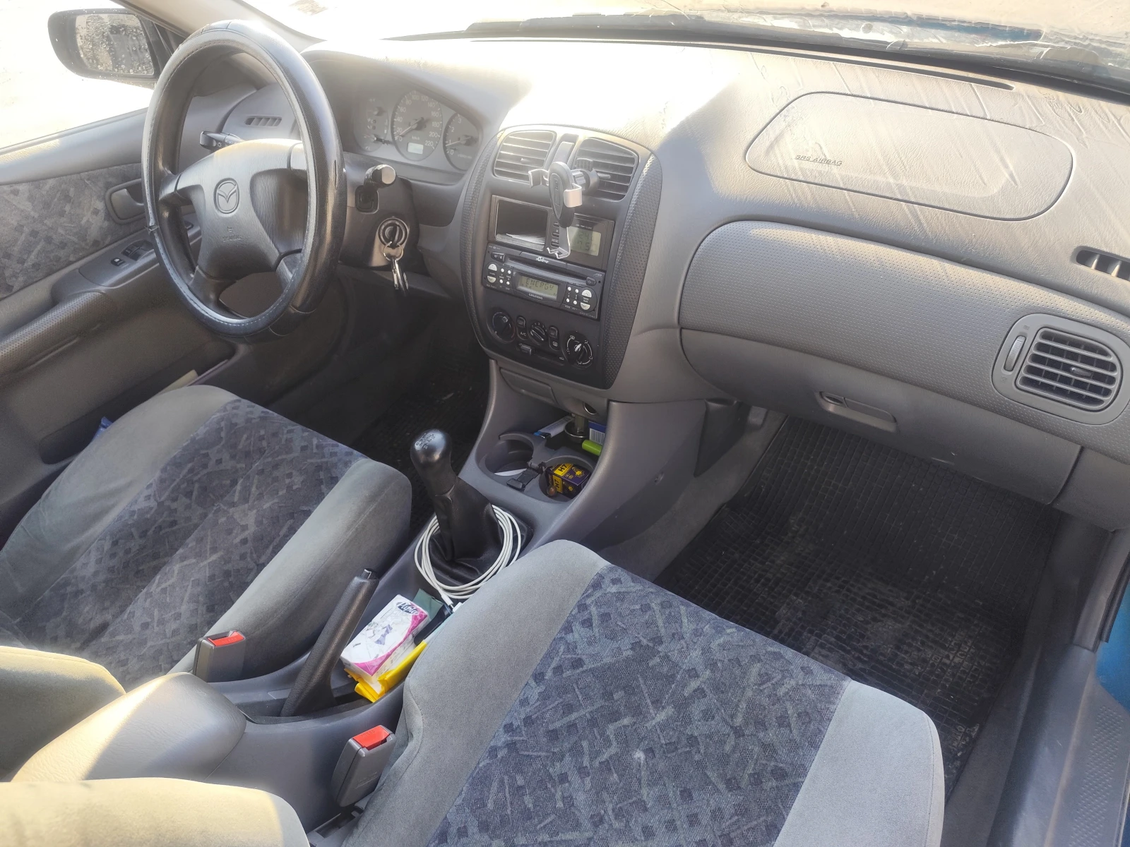 Mazda 323, снимка 6 - Автомобили и джипове - 55562416