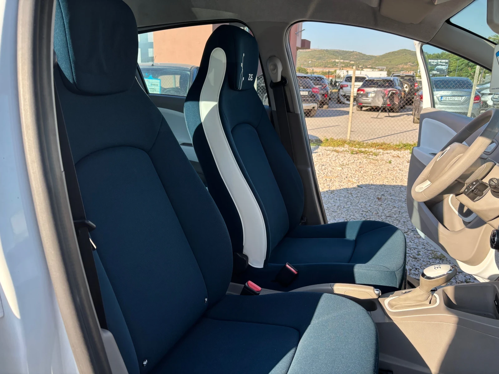 Renault Zoe 22kwh, снимка 14 - Автомобили и джипове - 55669290