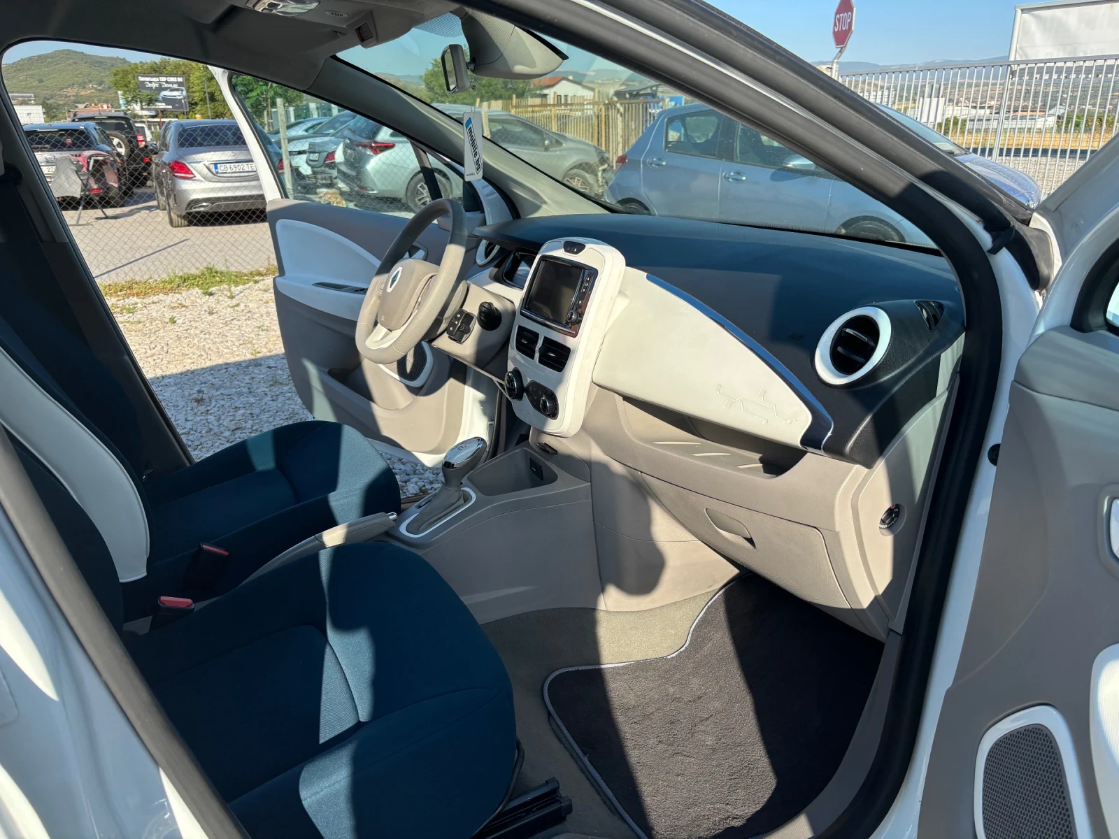 Renault Zoe 22kwh, снимка 13 - Автомобили и джипове - 55669290