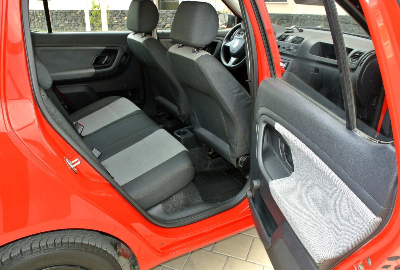 Skoda Fabia РЕГИСТРИРАН * 1.2* КЛИМАТИК* ЕВРО 5В, снимка 8 - Автомобили и джипове - 55684976