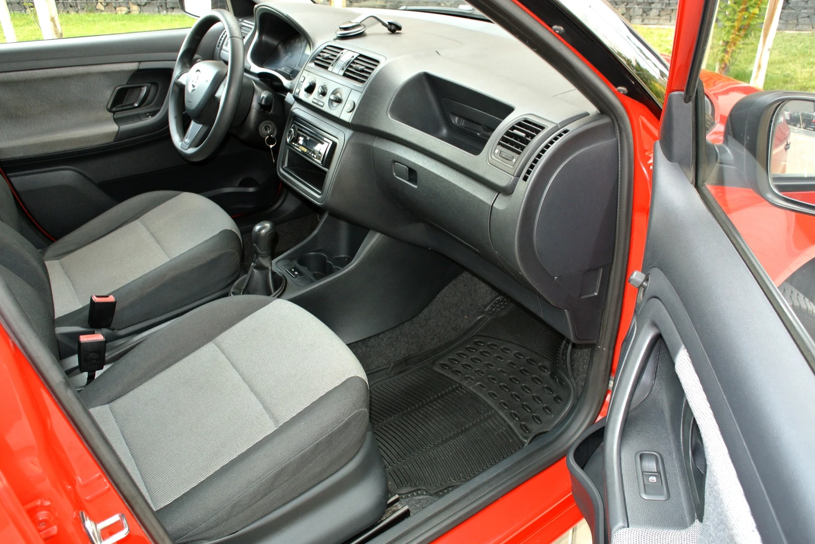 Skoda Fabia РЕГИСТРИРАН * 1.2* КЛИМАТИК* ЕВРО 5В, снимка 6 - Автомобили и джипове - 55684976