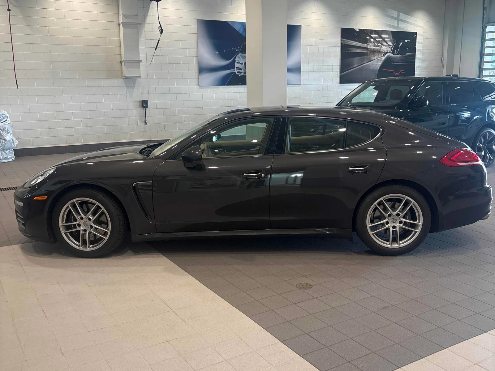 Porsche Panamera 35000KM * CARFAX * ОПЦИЯ ЗА ФИНАНСИРАНЕ, снимка 2 - Автомобили и джипове - 55875640