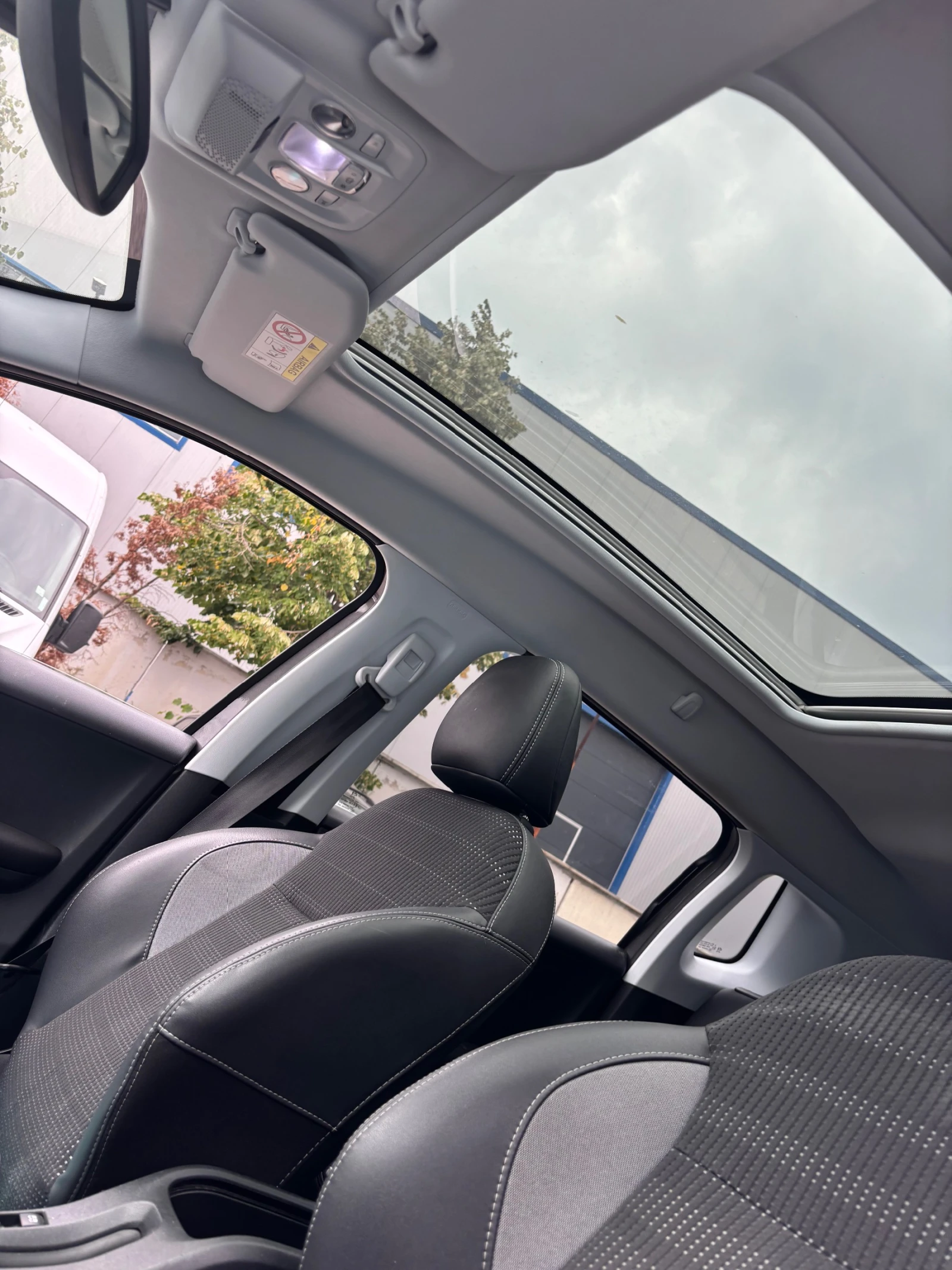 Peugeot 2008  Allure PureTech, снимка 6 - Автомобили и джипове - 56200466