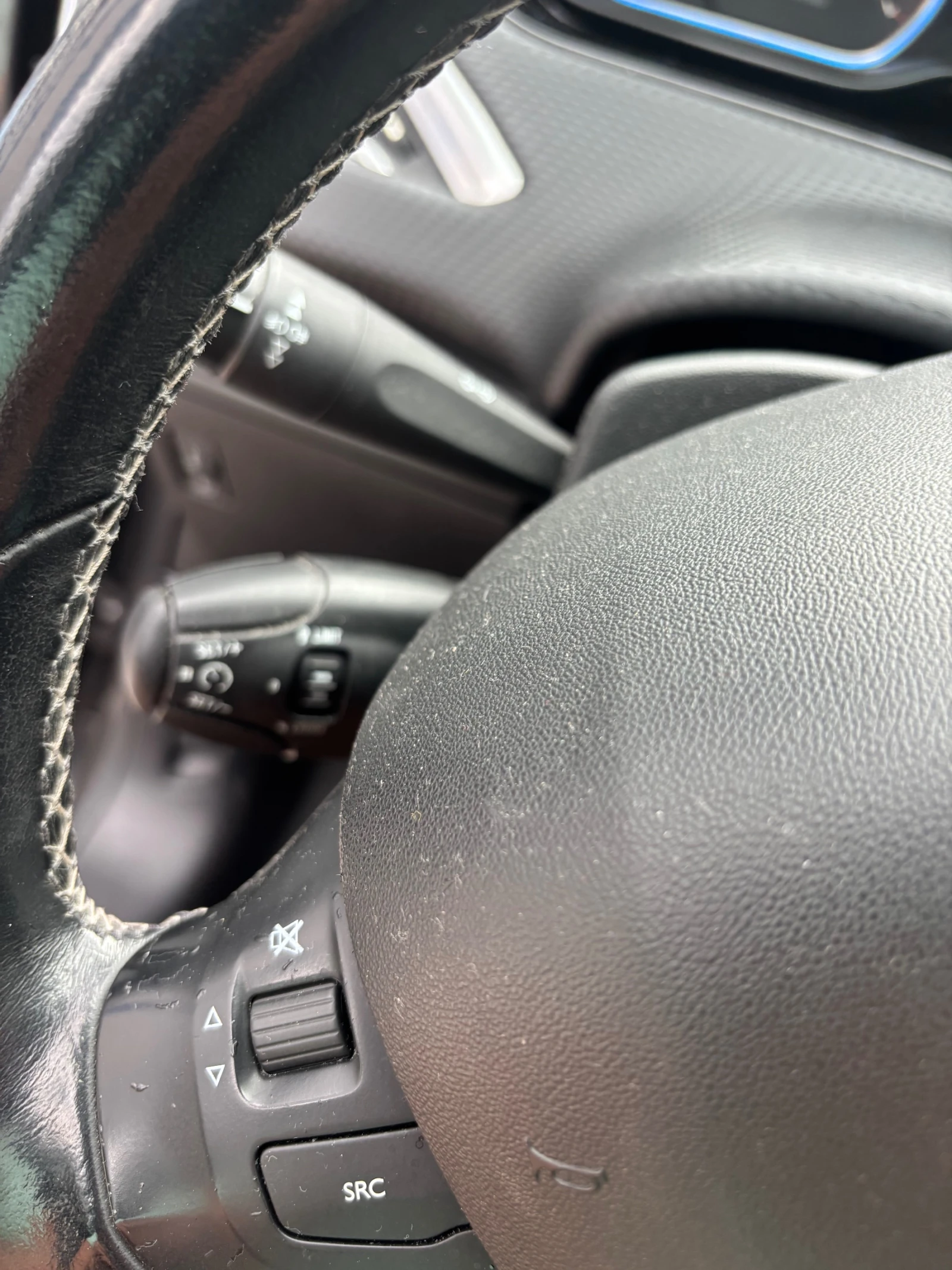 Peugeot 2008  Allure PureTech, снимка 5 - Автомобили и джипове - 56200466