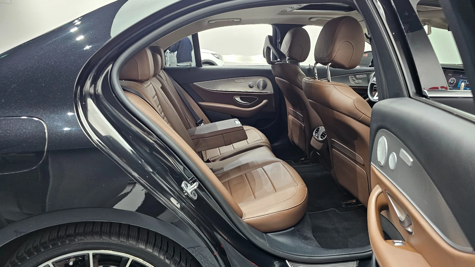 Mercedes-Benz E 300 AMG Line, снимка 10 - Автомобили и джипове - 56338782