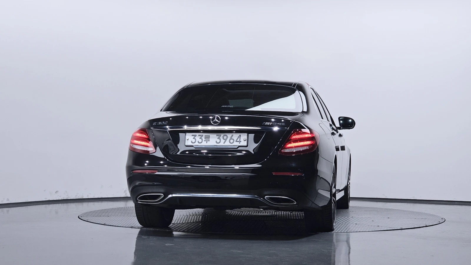 Mercedes-Benz E 300 AMG Line, снимка 4 - Автомобили и джипове - 56338782