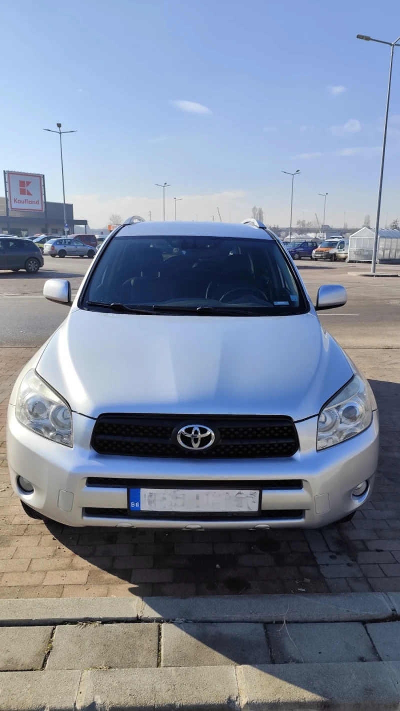 Toyota Rav4 2.2 D-4D, снимка 3 - Автомобили и джипове - 48732715