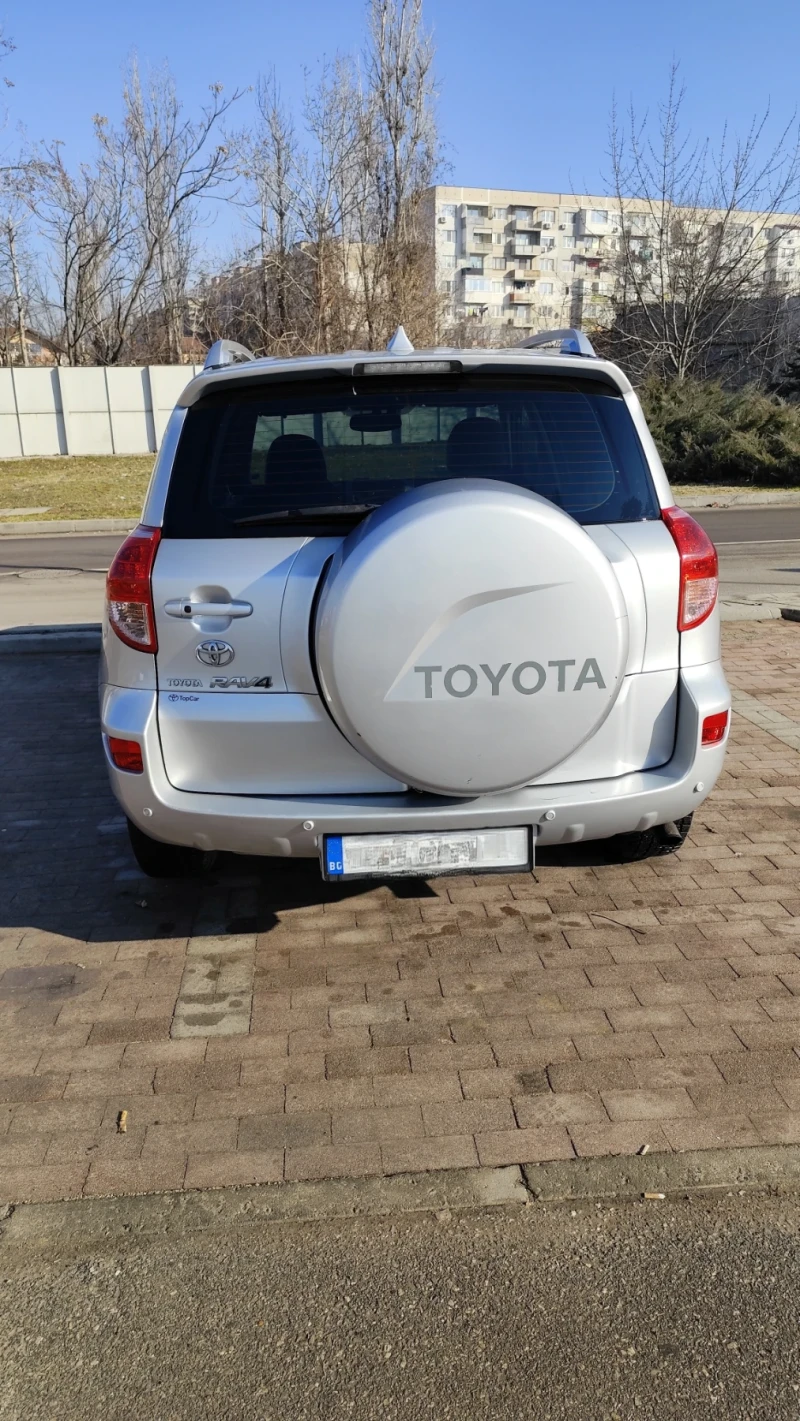 Toyota Rav4 2.2 D-4D, снимка 4 - Автомобили и джипове - 48732715