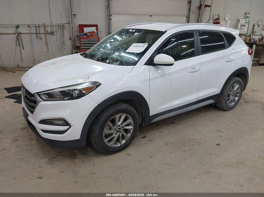 Hyundai Tucson 2.0l Se, снимка 2 - Автомобили и джипове - 54307232