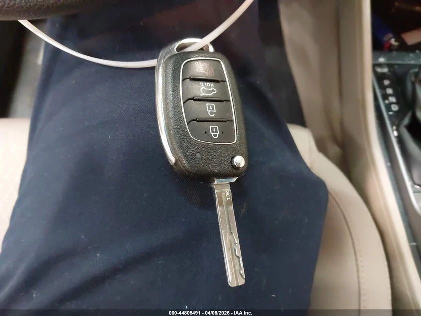 Hyundai Tucson 2.0l Se, снимка 11 - Автомобили и джипове - 54307232