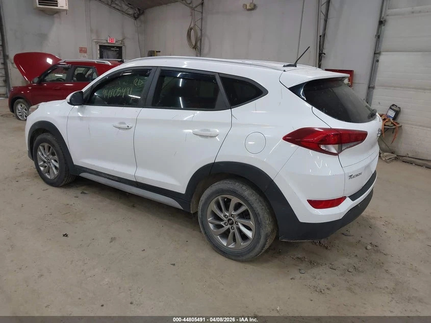 Hyundai Tucson 2.0l Se, снимка 3 - Автомобили и джипове - 54307232