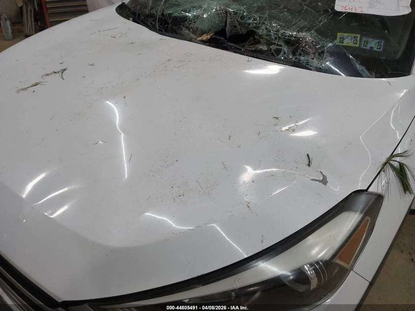 Hyundai Tucson 2.0l Se, снимка 6 - Автомобили и джипове - 54307232