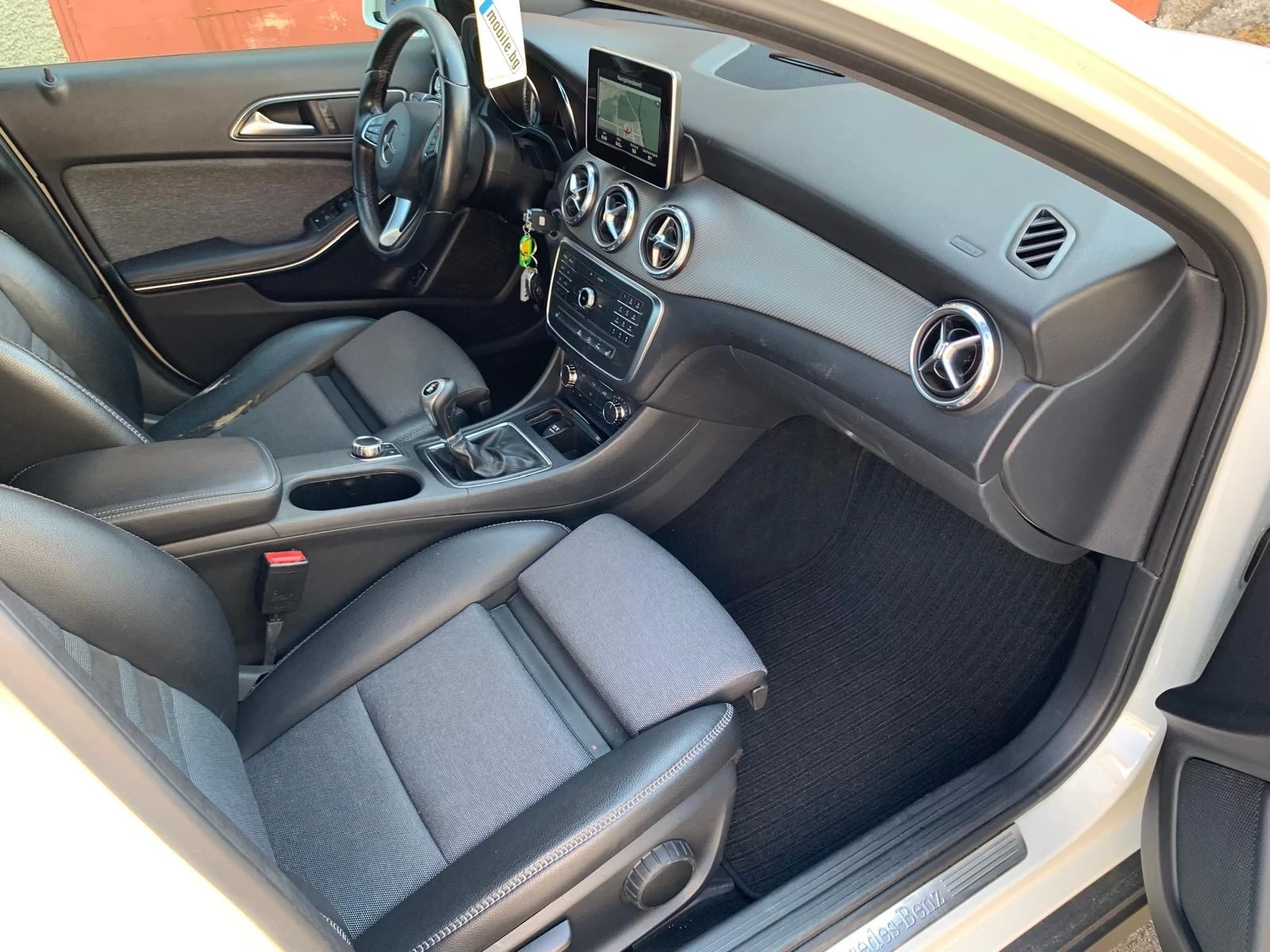 Mercedes-Benz GLA 180 D EURO 6, снимка 16 - Автомобили и джипове - 55038249