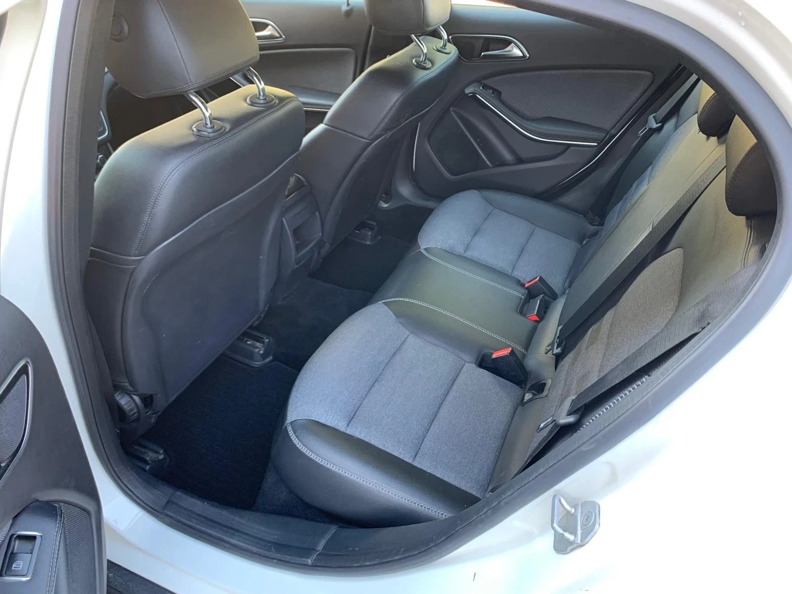 Mercedes-Benz GLA 180 D EURO 6, снимка 14 - Автомобили и джипове - 55038249