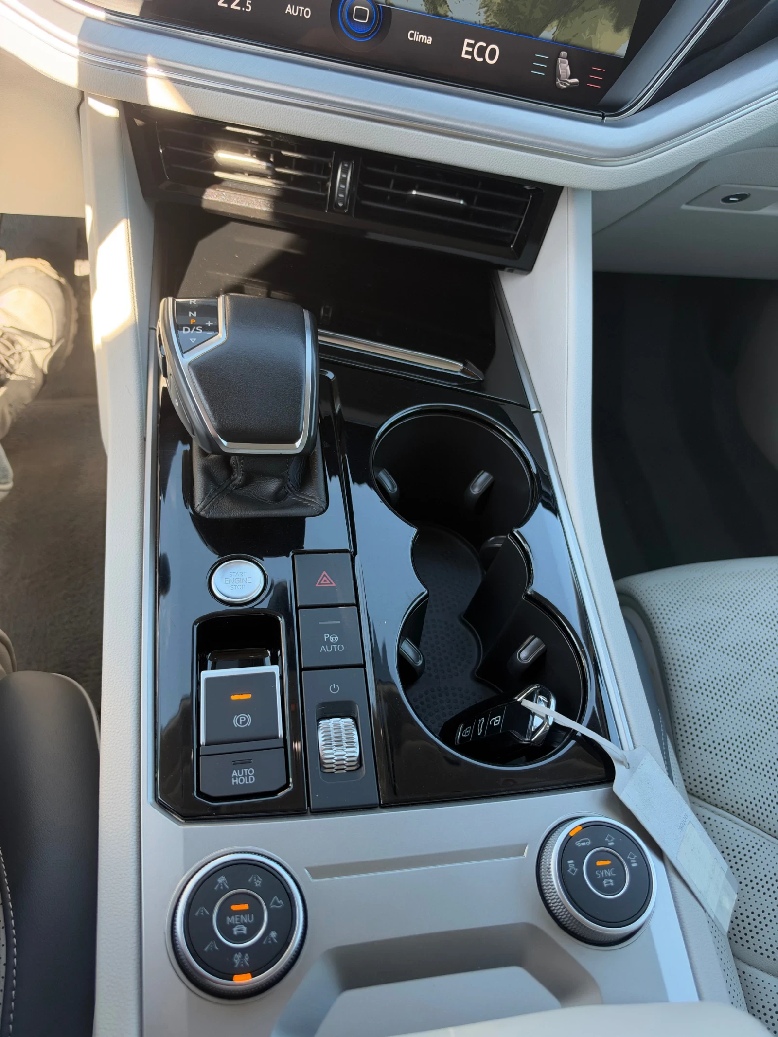 VW Touareg, снимка 15 - Автомобили и джипове - 56728671