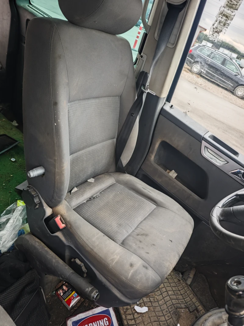 VW Multivan 2.5 TDI, снимка 6 - Бусове и автобуси - 49891053